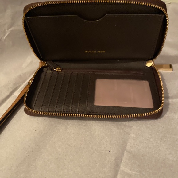 Michael Kors wallet/wristlet - Picture 2 of 8